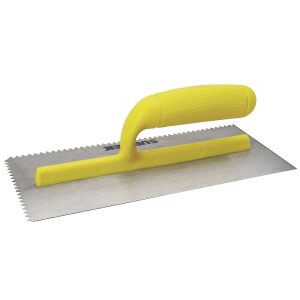 Llana dentada triangular de acero al alto carbón con mango plástico 11" x 5" Surtek 123187