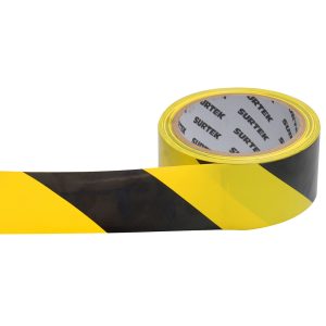 Cinta de señalización de adhesivo acrílico ancho 2" de 18 m, color negro/amarillo Surtek 138060