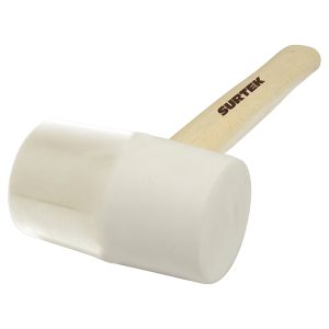Mazo con cabeza de hule blanco con mango de madera de 12", 8 oz Surtek 608B