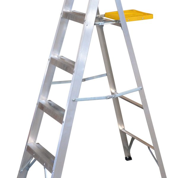 Escalera de tijera tipo III de aluminio y tapa plástica con 4 peldaños Surtek ET4