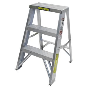 Escalera tipo taburete de aluminio con 2 peldaños Surtek TT2